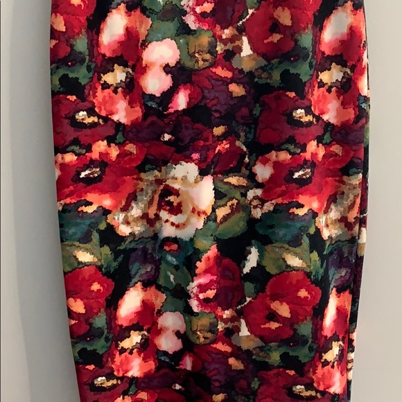 F21 Floral Skirt - Picture 2 of 4